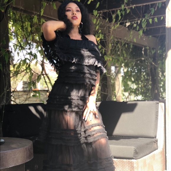 Black off the shoulder maxi dress - Picture 2 of 8